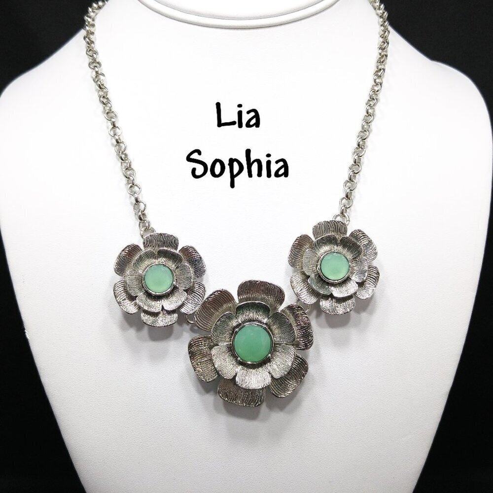 Lia Sophia Silver Tone Flower Statement Necklace Green Centers 23 Inches